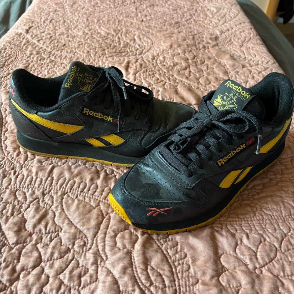 Vintage Reebok Classics Black and Gold Athletic Shoes